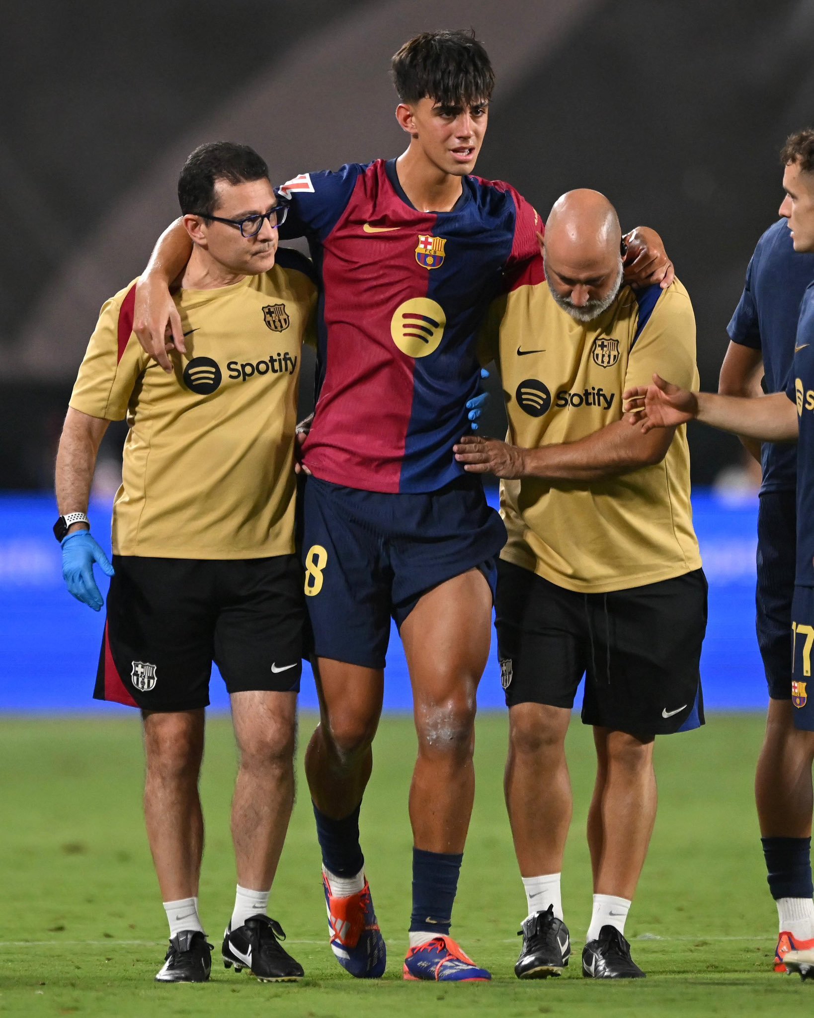 关于西班牙足坛巨星受伤无缘比赛的信息