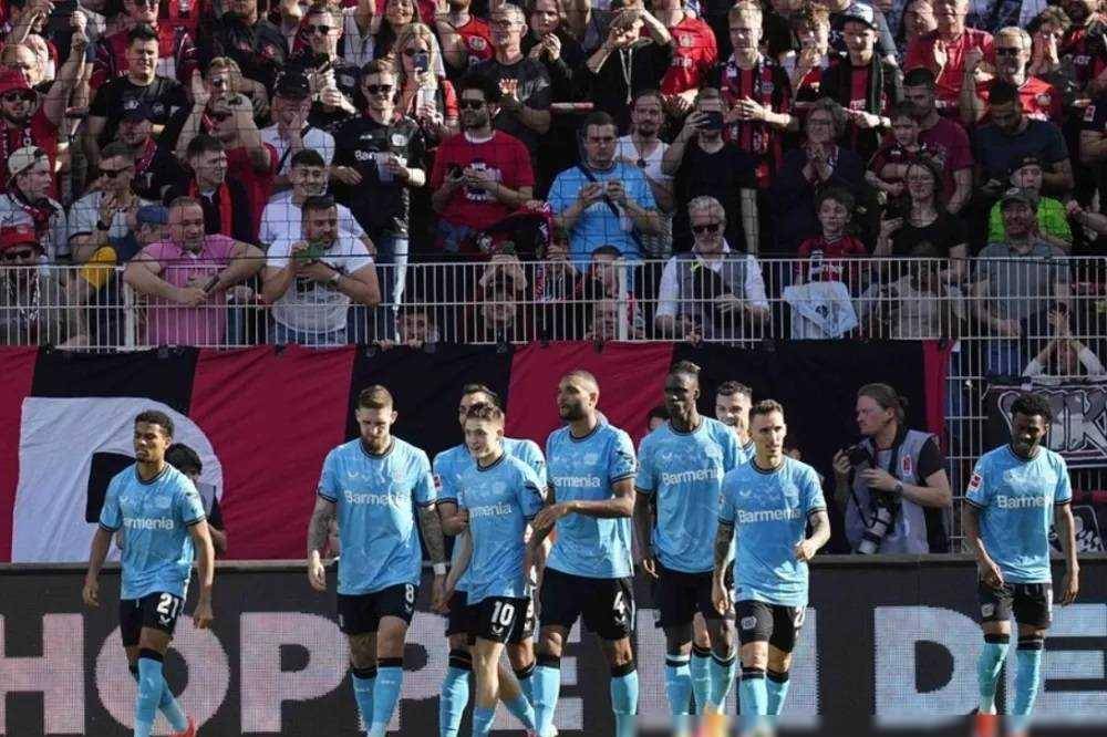 关于勒沃库森队员展现高超技艺，赢得喝彩的信息