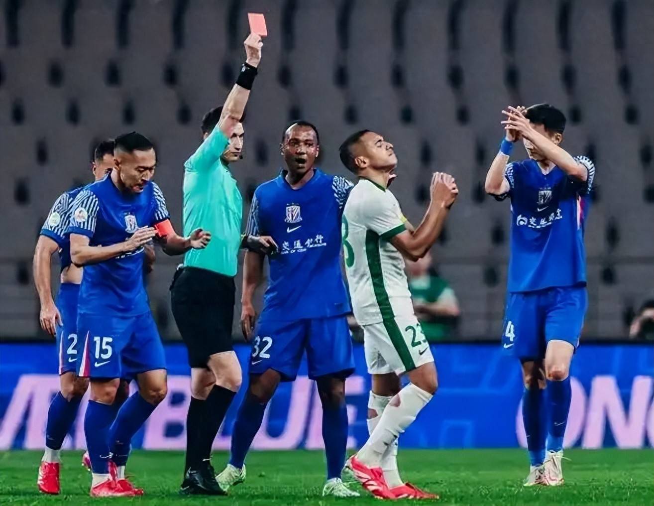 争议判罚！裁判主场优势引关注