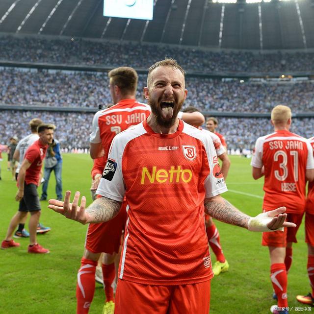 包含德累斯顿队豪取胜利，喜捧头筹的词条