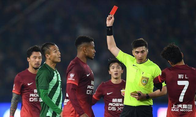 VAR判罚再引争议，国安对阵本泽马裁判判点引发巨大争议的简单介绍