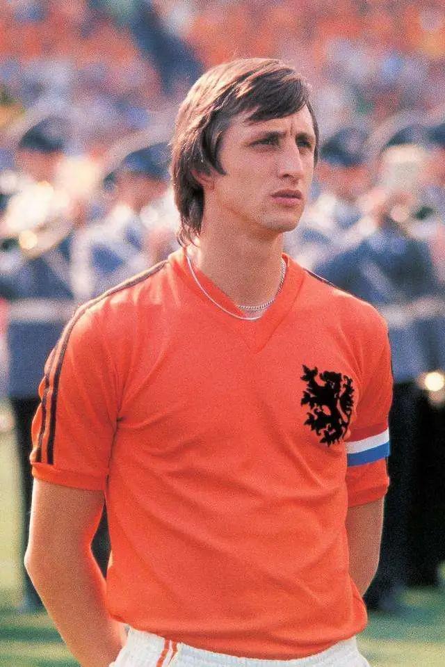 关于阿贾克斯主帅豪言：今晚必须击败波尔图，否则辞职！的信息