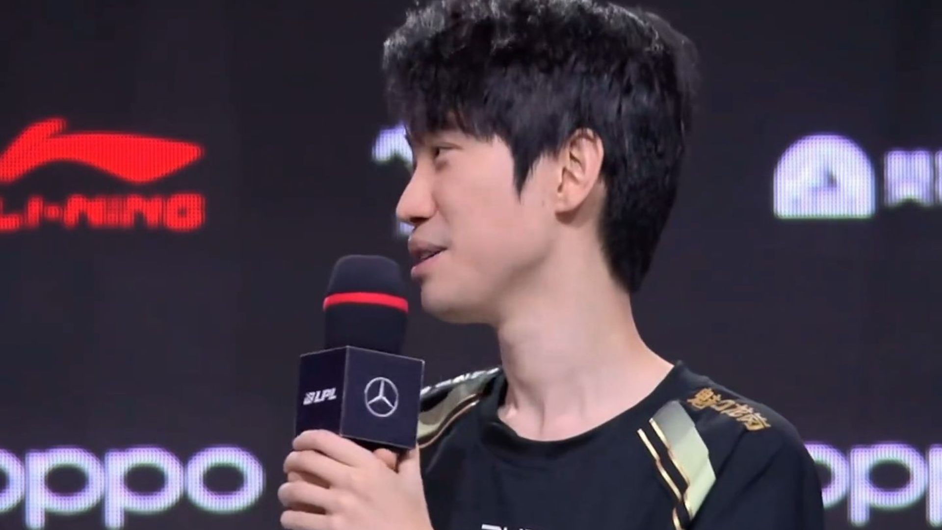  Doinb在SKT比赛中问鼎冠军，挺进下一轮引发热议！